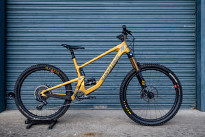 Ex Demo Santa Cruz Bronson Carbon CC - XO1 AXS Reserve Kit