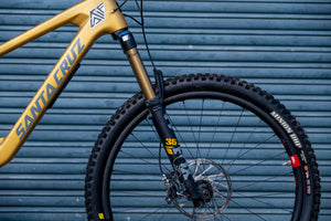 Ex Demo Santa Cruz Bronson Carbon CC - XO1 AXS Reserve Kit